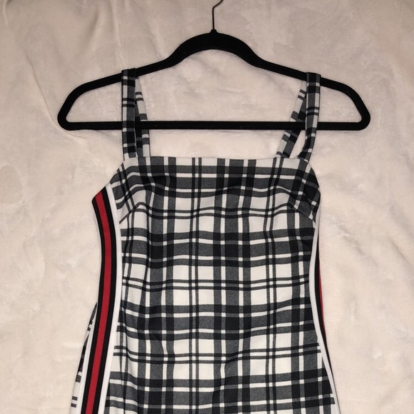 Trendy dress- side stripes - Picture 1 of 2